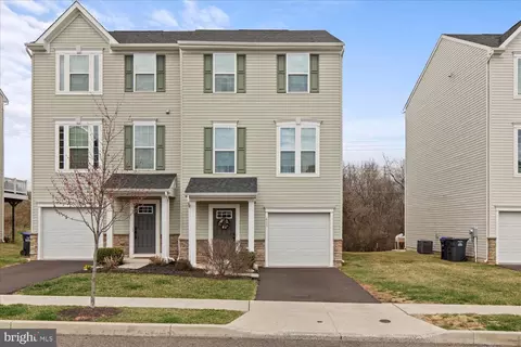 613 Columbus Dr, Spring City, PA 19475