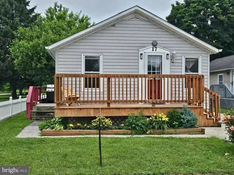 17 Parkside Ave, Downingtown, PA 19335