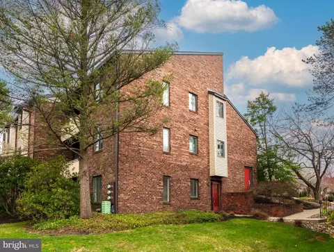 304 Mountainview Dr, Chesterbrook, PA 19087