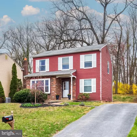 1646 Farnham Ln, Downingtown, PA 19335