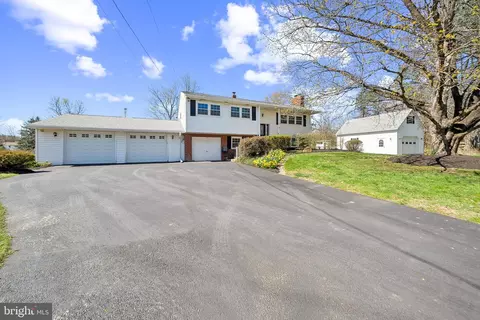 824 Glenn Ct, Phoenixville, PA 19460