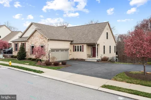 242 Honeycroft Blvd, Cochranville, PA 19330