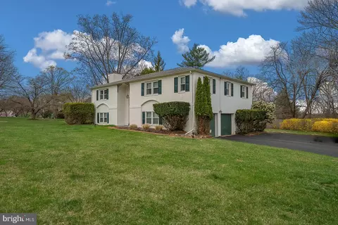 104 Beacon Dr E, Phoenixville, PA 19460