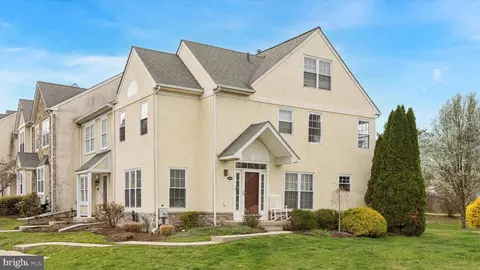 206 Coventry Pointe Ln, Pottstown, PA 19465