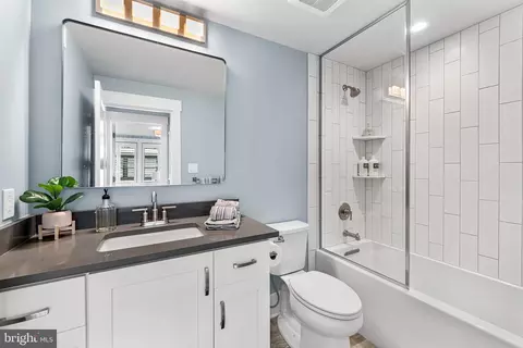 Bath - 7 Samantha Way, Devon, PA 19333 photo 4 of 6