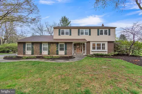 469 Gateswood Dr, West Chester, PA 19380