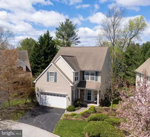 122 Potters Pond Dr, Phoenixville, PA 19460