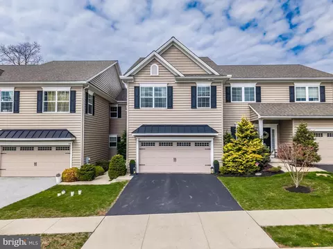 32 New Village Greene Dr, Honey Brook, PA 19344