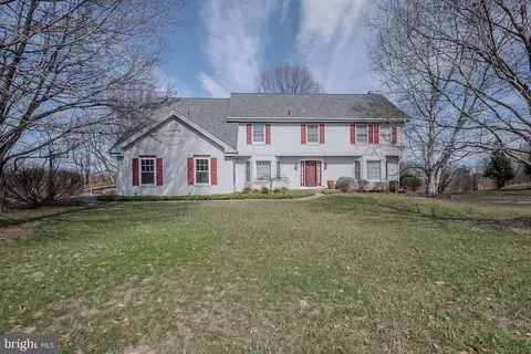 4 Sullivan Chase Dr, Avondale, PA 19311