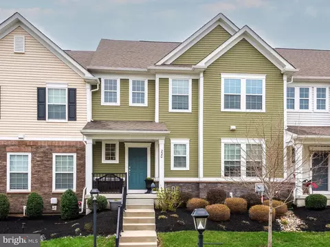 220 Hanover Ct, Chester Springs, PA 19425
