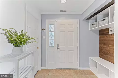 Entry Way - 28 Hopkinson Ct, Chesterbrook, PA 19087 photo 1 of 5