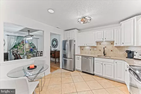 Kitchen - 28 Hopkinson Ct, Chesterbrook, PA 19087 photo 3 of 3