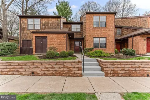 28 Hopkinson Ct, Chesterbrook, PA 19087