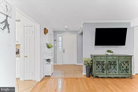 Entry Way - 28 Hopkinson Ct, Chesterbrook, PA 19087 photo 2 of 5