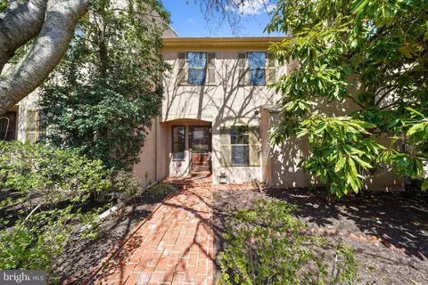2203 Winterbridge Ln, West Chester, PA 19382