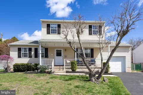 153 E Phoenix Dr, Phoenixville, PA 19460