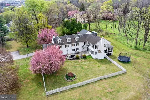 897 Richards Rd, Wayne, PA 19087