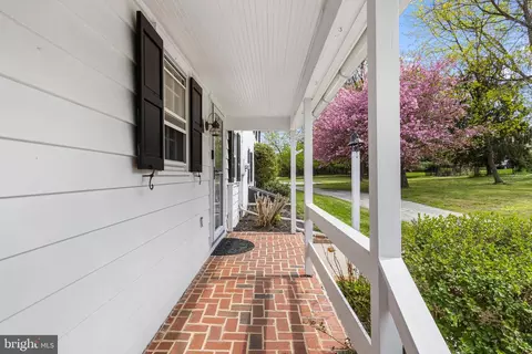 Exterior - 897 Richards Rd, Wayne, PA 19087 photo 3 of 7
