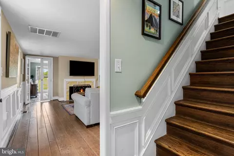 Entry Way - 897 Richards Rd, Wayne, PA 19087 photo 3 of 9