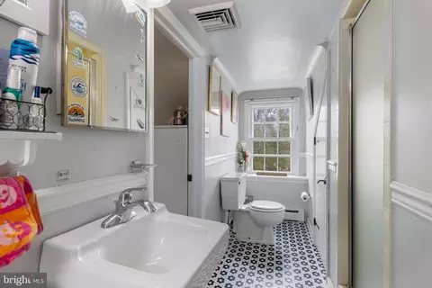 Bath - 897 Richards Rd, Wayne, PA 19087 photo 3 of 3