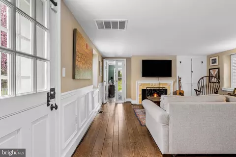 Entry Way - 897 Richards Rd, Wayne, PA 19087 photo 4 of 9