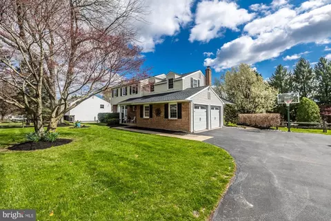 Exterior - 374 Devon Dr, Exton, PA 19341 photo 4 of 10