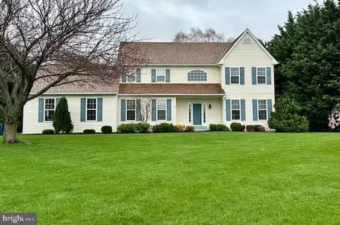 341 Autumn Hill Dr, Oxford, PA 19363