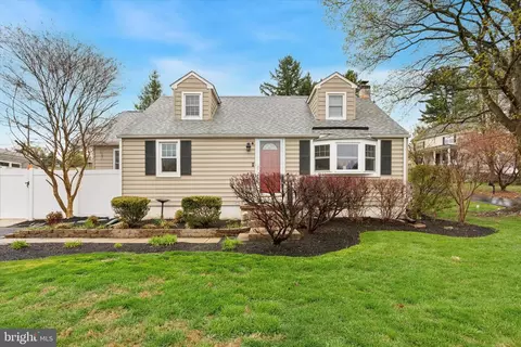 3 Buttonwood Ave, Malvern, PA 19355