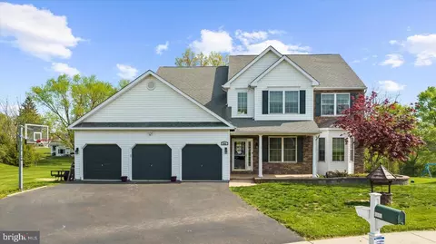 802 Bauman Cir, Pottstown, PA 19465