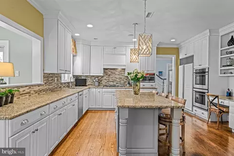Kitchen - 321 Exeter Rd, Devon, PA 19333 photo 4 of 5