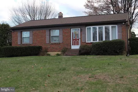 320 Eastview Dr, Coatesville, PA 19320
