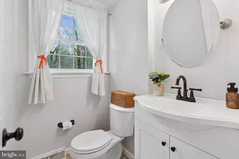 Bath - 78 Peddrick Rd, Wayne, PA 19087 photo 1 of 4