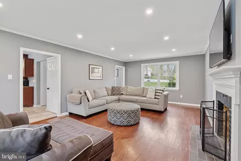 Living - 78 Peddrick Rd, Wayne, PA 19087 photo 1 of 2