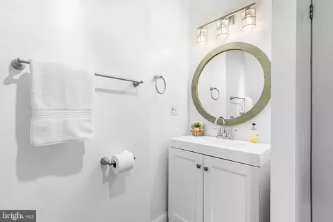 Bath - 410 N Valley Forge Rd, Devon, PA 19333 photo 9 of 10