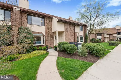 28 Elan Ln, Chesterbrook, PA 19087