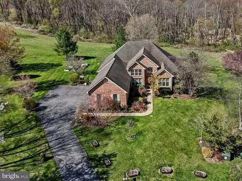 65 Kent Farm Ln, West Grove, PA 19390