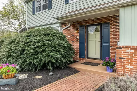 1107 Overlook Dr, Coatesville, PA 19320
