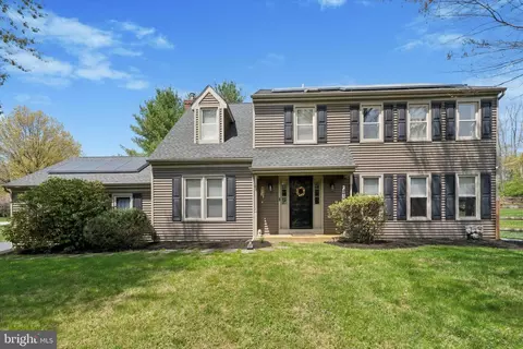 1201 Foxglove Ln, West Chester, PA 19380