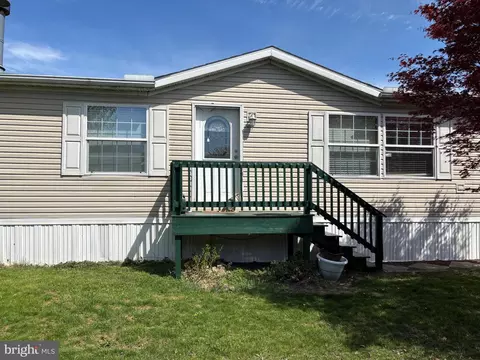 218 Deer Run Dr, Honey Brook, PA 19344