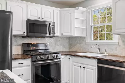 Kitchen - 46 Lakeside Ave, Devon, PA 19333 photo 3 of 4