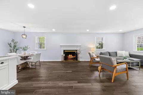 Living - 46 Lakeside Ave, Devon, PA 19333 photo 6 of 6
