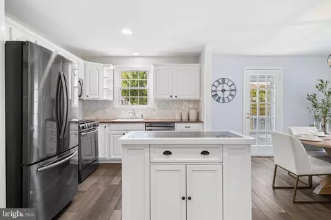 Kitchen - 46 Lakeside Ave, Devon, PA 19333 photo 4 of 4