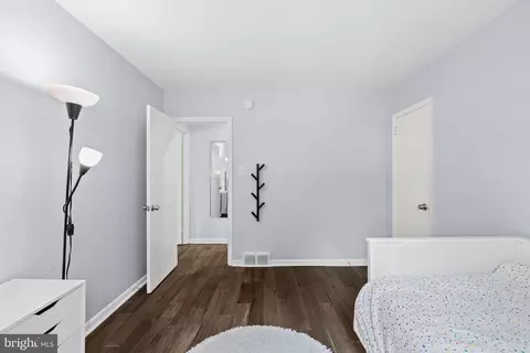 Bedroom - 46 Lakeside Ave, Devon, PA 19333 photo 5 of 7
