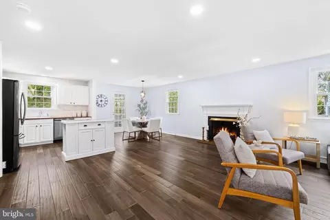 Living - 46 Lakeside Ave, Devon, PA 19333 photo 2 of 6