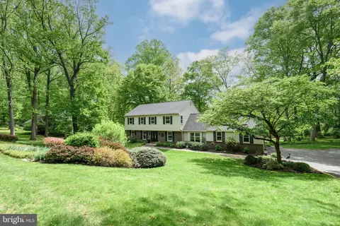 824 Nathan Hale Dr, West Chester, PA 19382