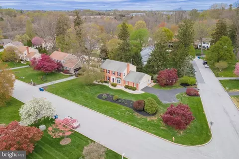 917 Greystone Dr, West Chester, PA 19380