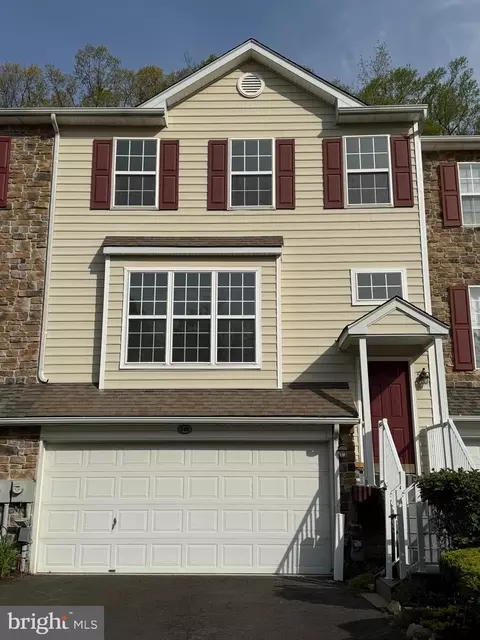 246 Yorktown Ct, Malvern, PA 19355