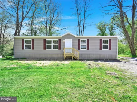 32 Maplewood Dr, Coatesville, PA 19320