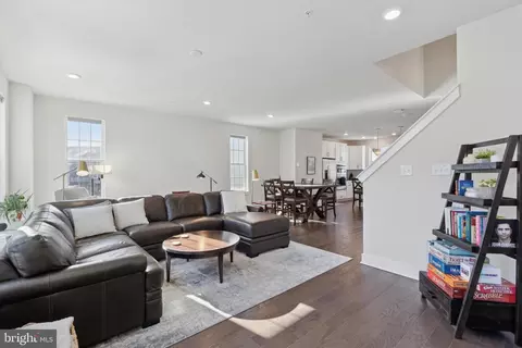 Entry Way - 212 Red Leaf Ln, Exton, PA 19341 photo 5 of 8