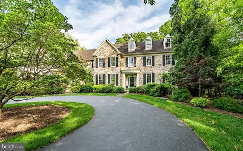 26 Greenbriar Cir, Malvern, PA 19355